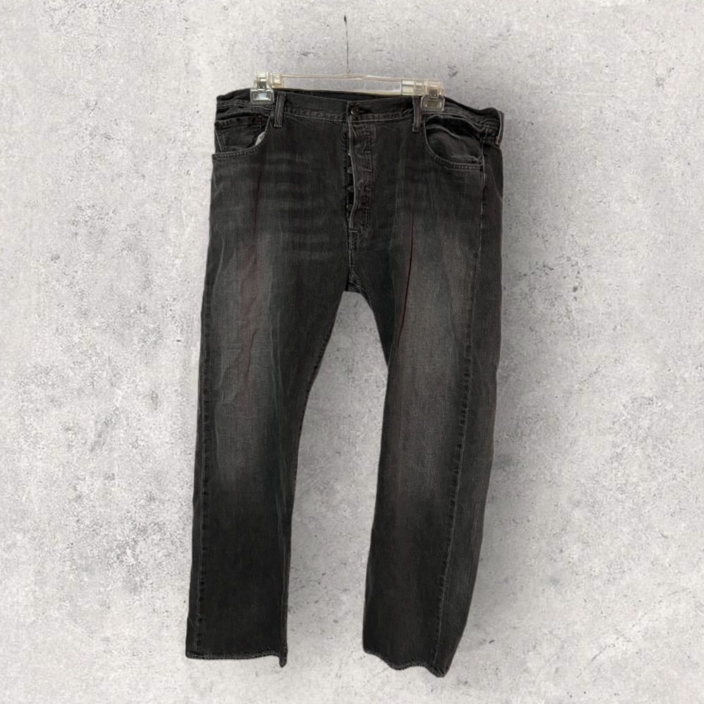Dark Wash Gray Levi’s Jeans